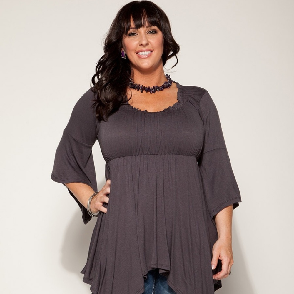 EMPIRE WAIST TOP IN CHARCOAL